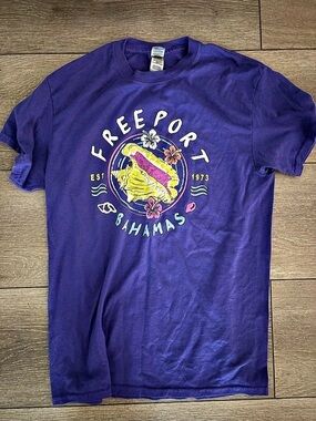 Gildan Freeport Bahamas Conch Shell Souvenir T-Shirt Purple